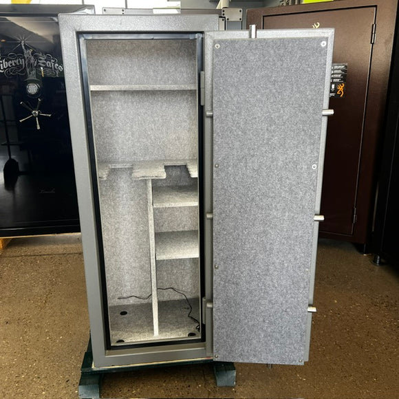 USED Tracker 14 Gun Safe, photo 2