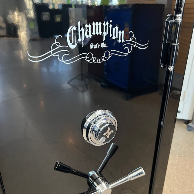 USED Champion Collector 17 Gun Safe, photo 6