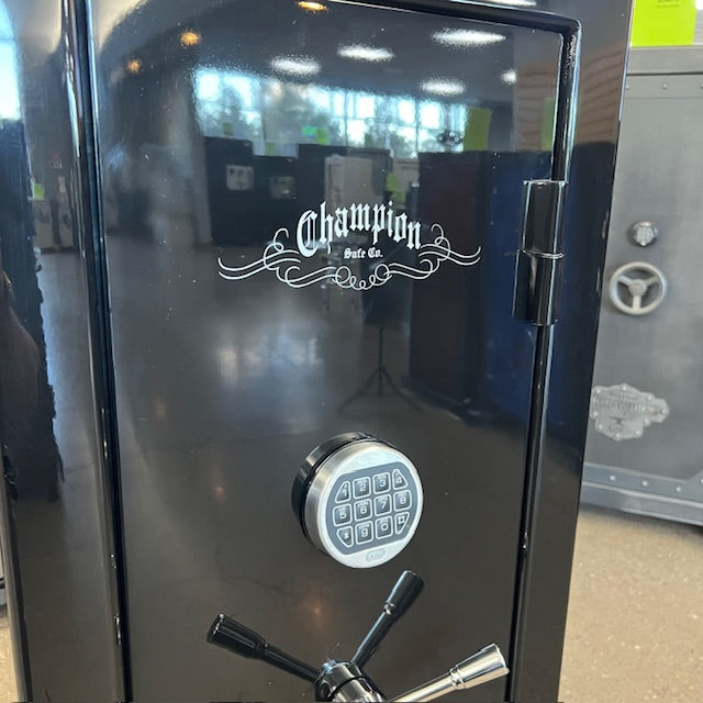 USED Champion Collector 19 Gun Safe, photo 6