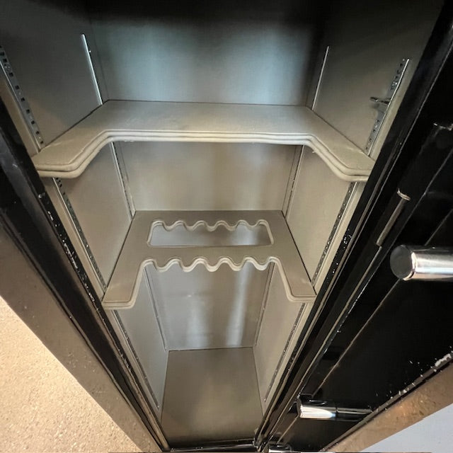 USED Champion Collector 19 Gun Safe, photo 4