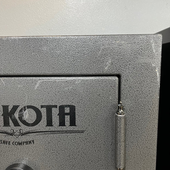 USED Dakota DS-30 Gun Safe, photo 9