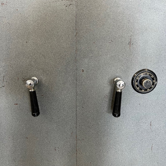 USED Double Door Mosler Safe, photo 4