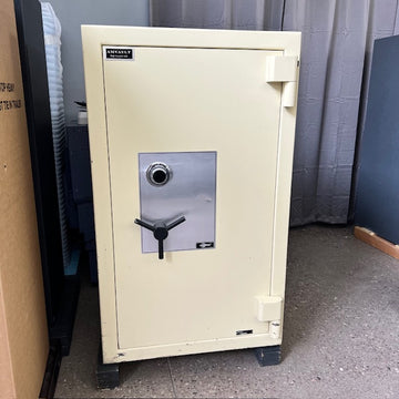 USED AmVault CF4525 TL-30 Safe, image 1 