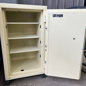 USED AmVault CF4525 TL-30 Safe, image 2 