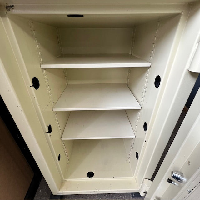 USED AmVault CF4525 TL-30 Safe, photo 4