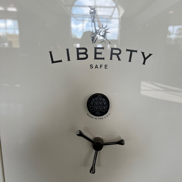 USED Liberty Colonial 50 Gun Safe, photo 8