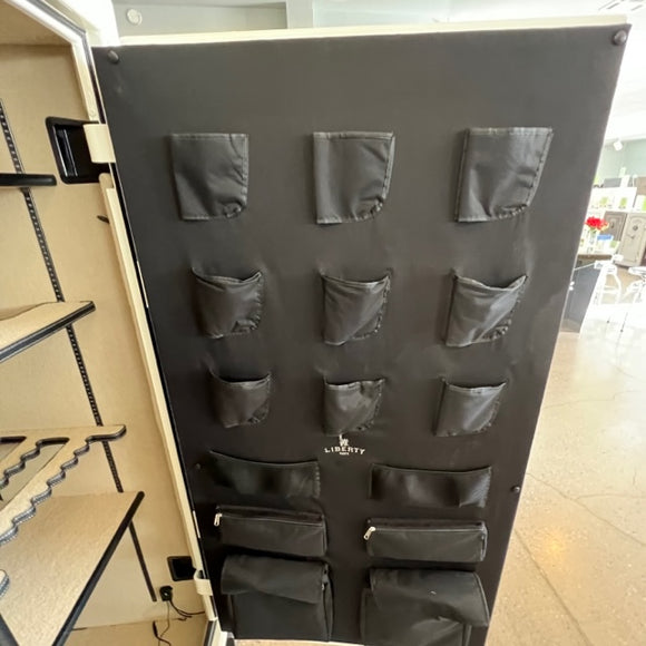 USED Liberty Colonial 50 Gun Safe, photo 5