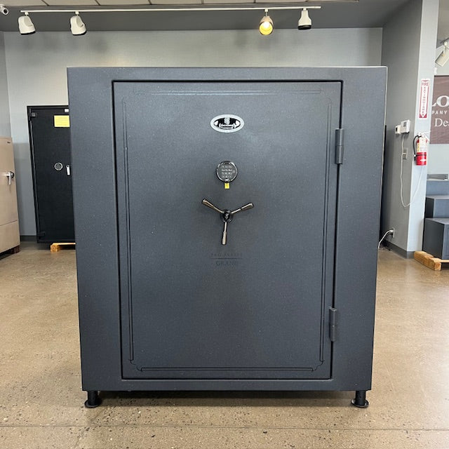 USED Browning Grand 65 Gun Safe, image 1 