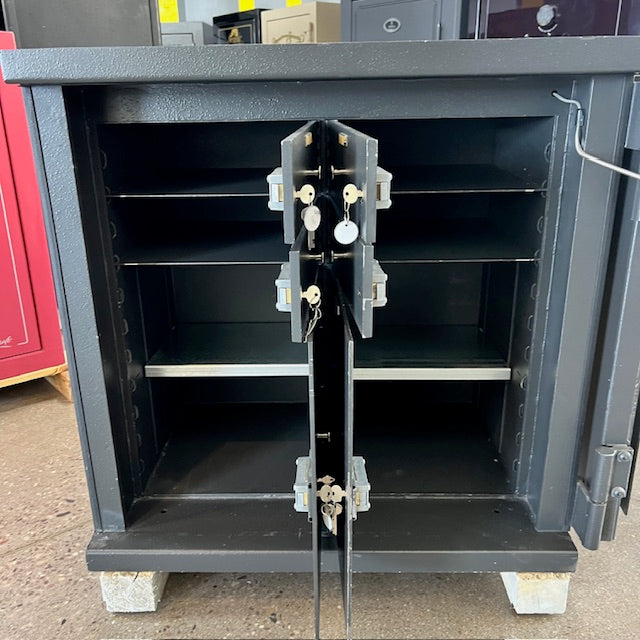 USED Hamilton TL-15 Commercial Safe, photo 4