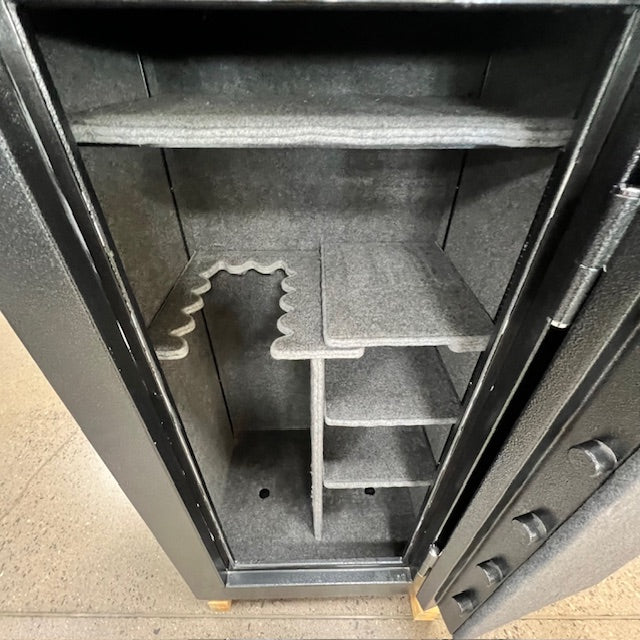 USED 22 Gun Safe, photo 4