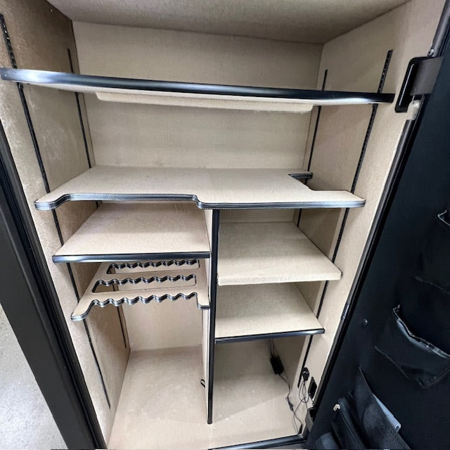 USED Liberty Colonial 50 Gun Safe, photo 4