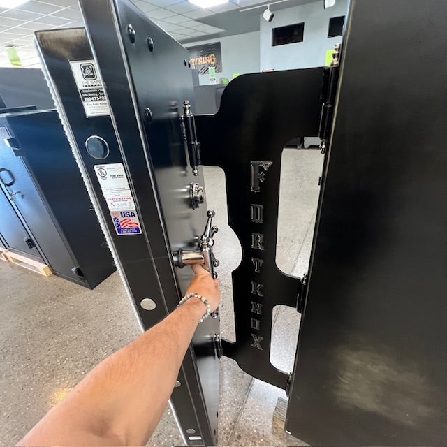 USED Fort Knox Defender 6637 Gun Safe, photo 4