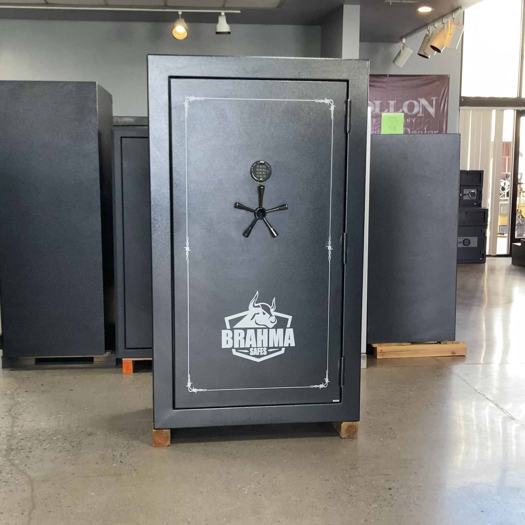 USED Dakota Brahma 50 Gun Safe, view 3