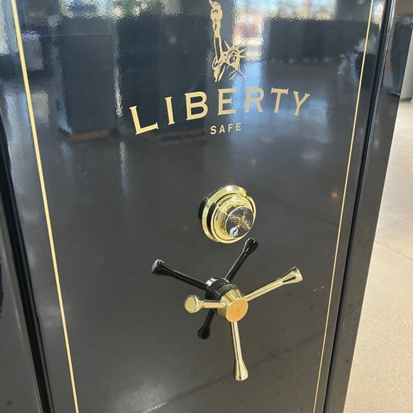 Used Liberty Colonial D-23 Gun Safe, photo 2