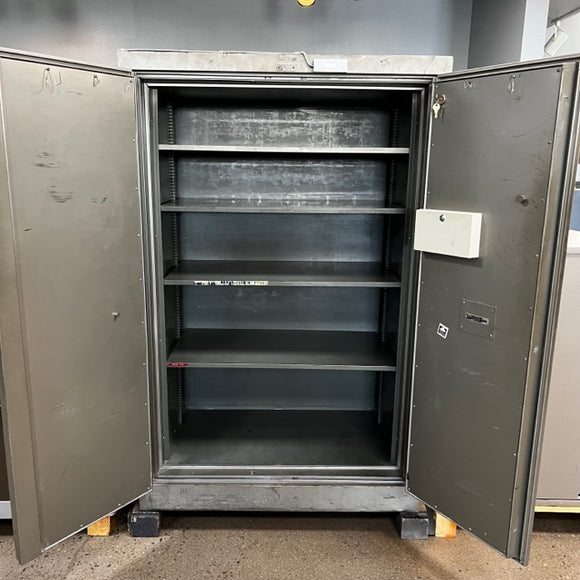USED Shaw-Walker Double Door Safe, photo 2