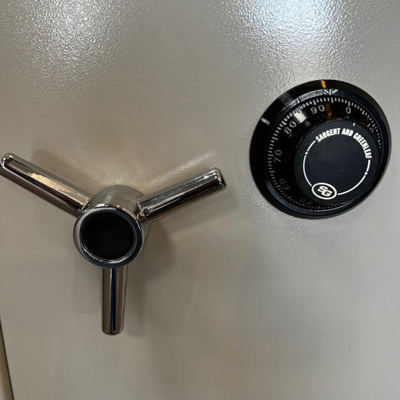 USED Baron FBS-3320C Home Safe, photo 3