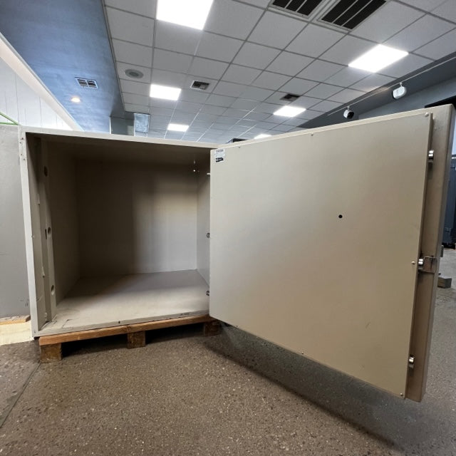 USED Access TL-30 Commercial Safe, image 2 