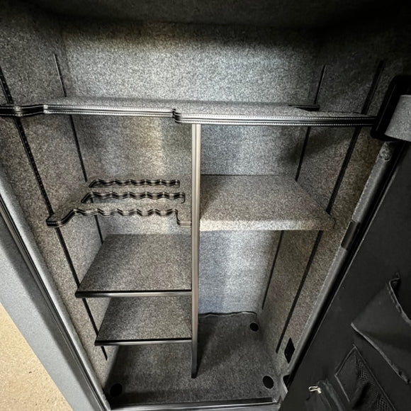 USED Liberty Colonial 30 Gun Safe, photo 4