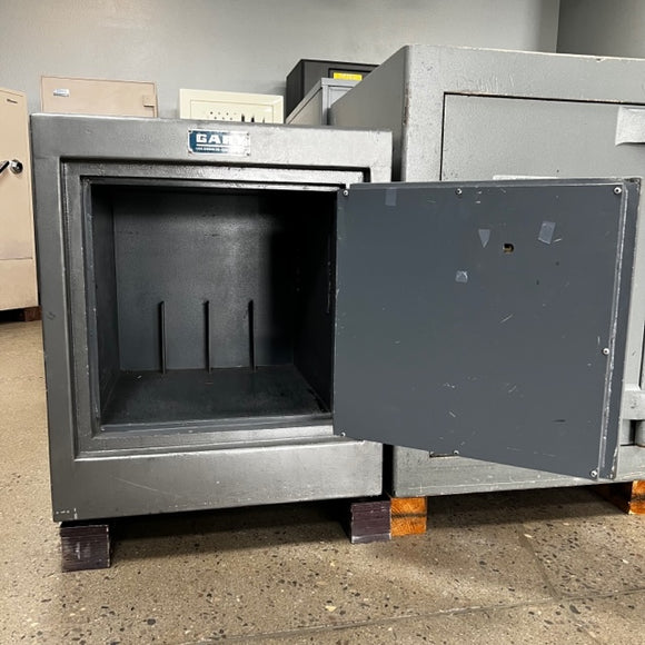 USED Commercial Gary Safe, photo 2